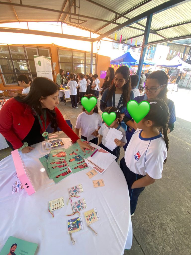 FAE ADRA Linares 1 y 2 realizaron difusión en Feria de Redes de Apoyo y